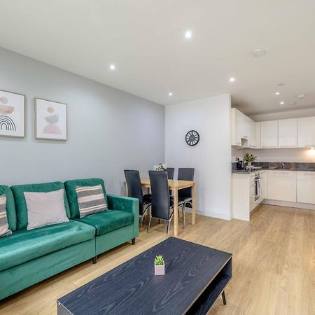 2 Bed At Slough Station & Parking - London In 20 Mins Leilighet Eksteriør bilde