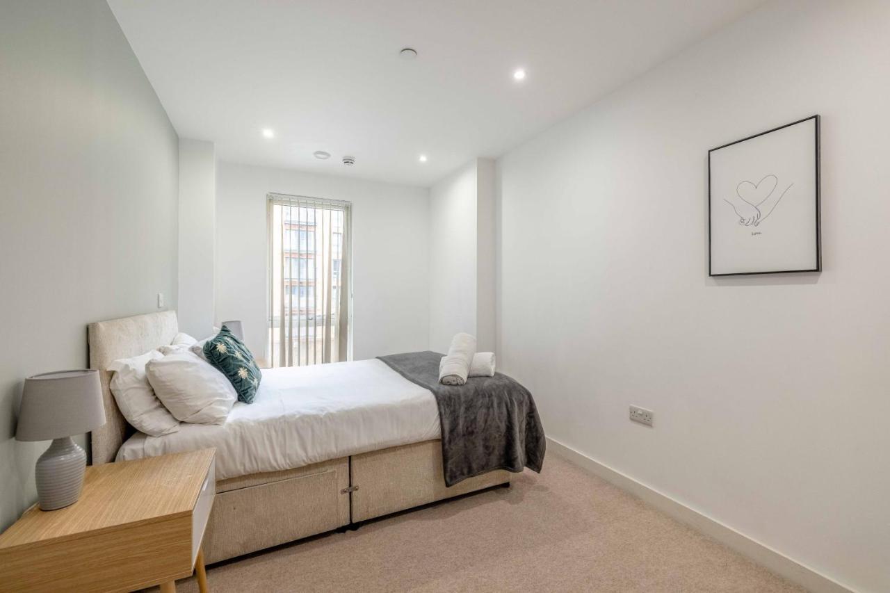 2 Bed At Slough Station & Parking - London In 20 Mins Leilighet Eksteriør bilde