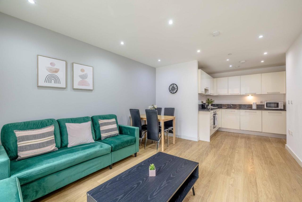 2 Bed At Slough Station & Parking - London In 20 Mins Leilighet Eksteriør bilde