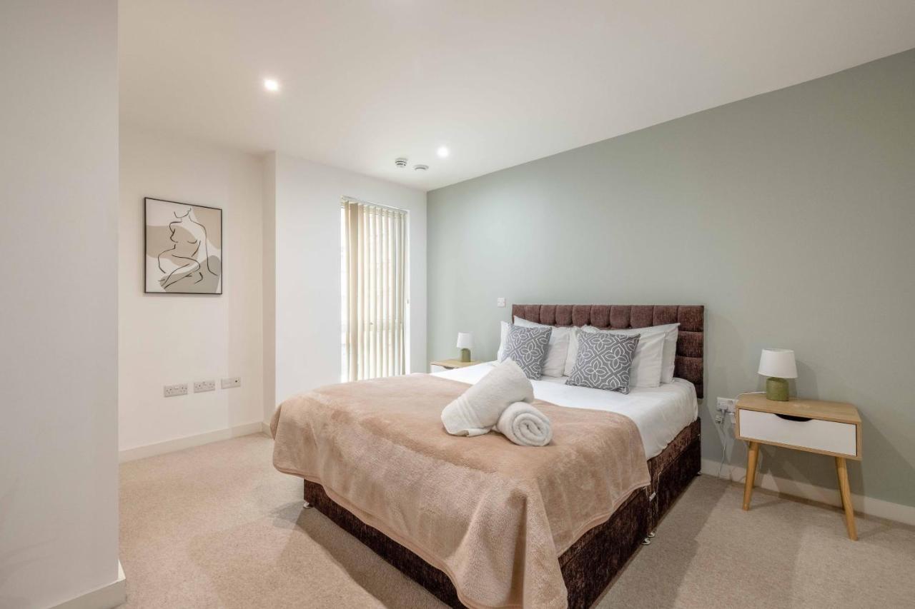 2 Bed At Slough Station & Parking - London In 20 Mins Leilighet Eksteriør bilde