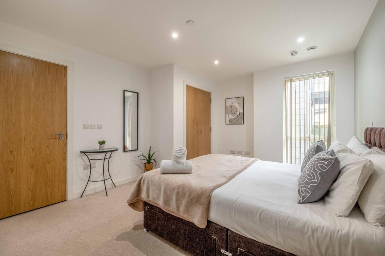 2 Bed At Slough Station & Parking - London In 20 Mins Leilighet Eksteriør bilde