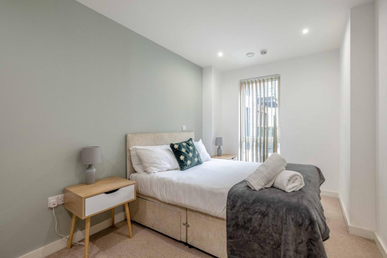 2 Bed At Slough Station & Parking - London In 20 Mins Leilighet Eksteriør bilde