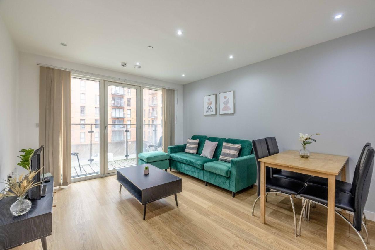 2 Bed At Slough Station & Parking - London In 20 Mins Leilighet Eksteriør bilde