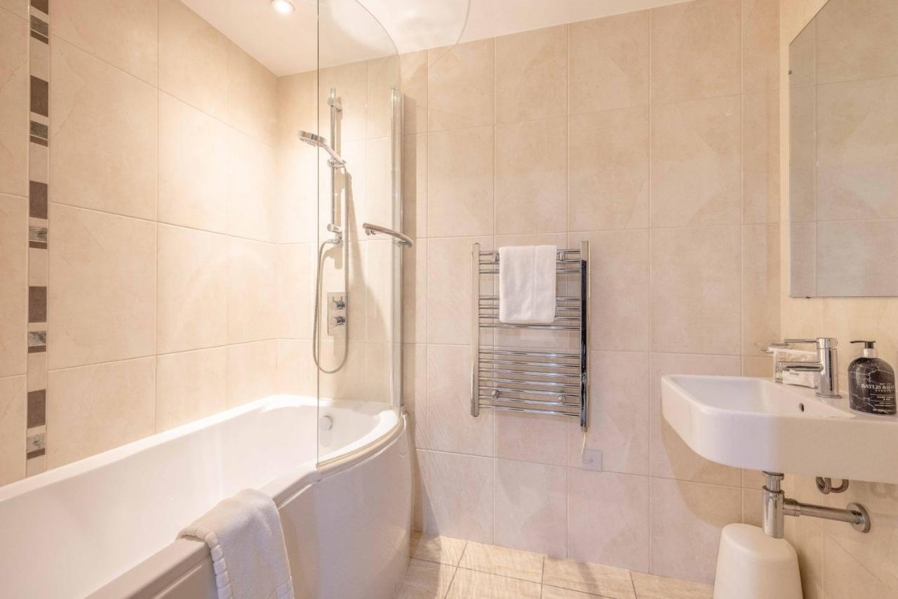 2 Bed At Slough Station & Parking - London In 20 Mins Leilighet Eksteriør bilde
